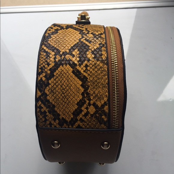 La terre fashion  Print Canteen Crossbody - Picture 7 of 7